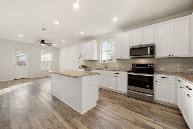 Building Photo - 329 Green Egret Wy