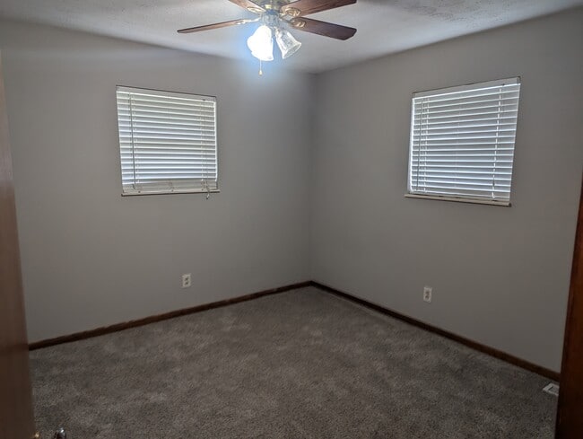 Building Photo - 908 Columbia Rd