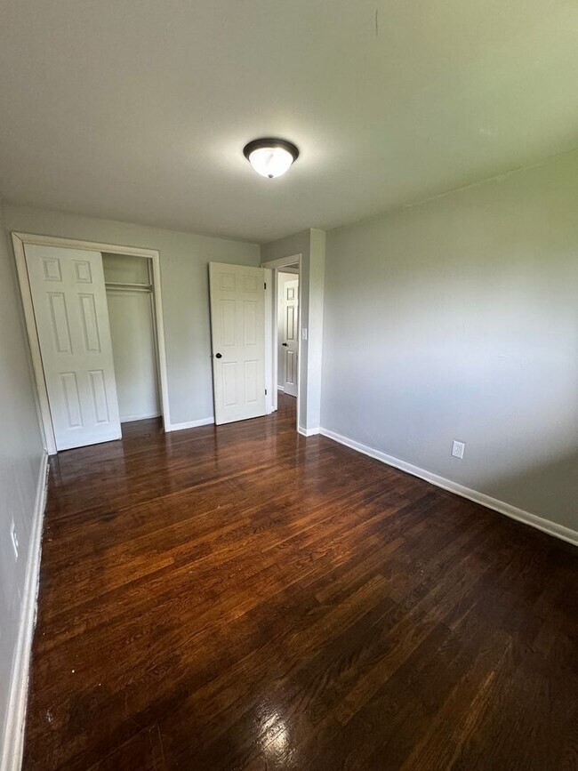 Building Photo - 920-922 Lamberton Street