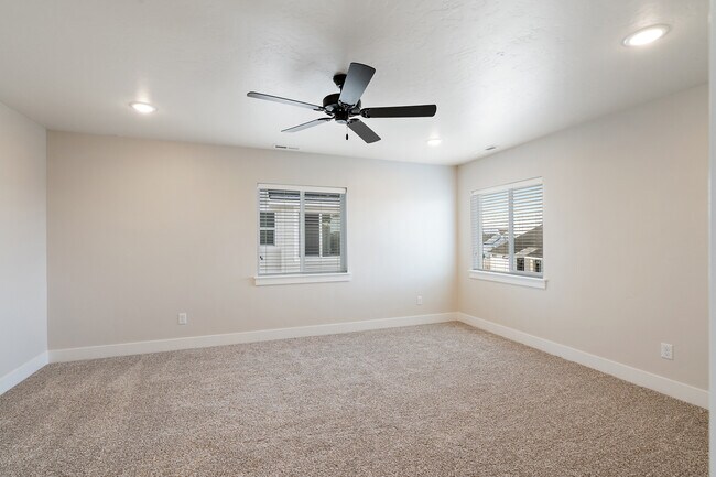 Building Photo - 4497 N Girasolo Ave