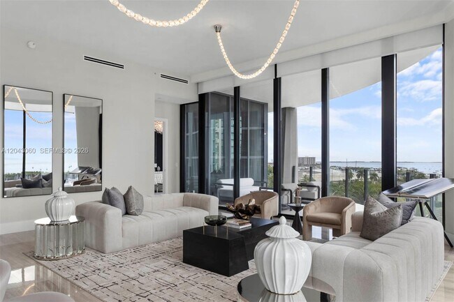 Building Photo - 2821 S Bayshore Dr
