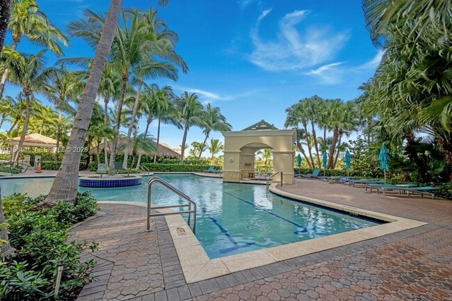 Building Photo - 19501 W Country Club Dr