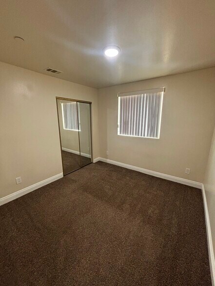 Building Photo - 1337 W 55th St