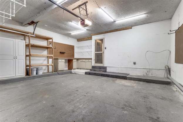 Building Photo - 4 Oakbrook Dr