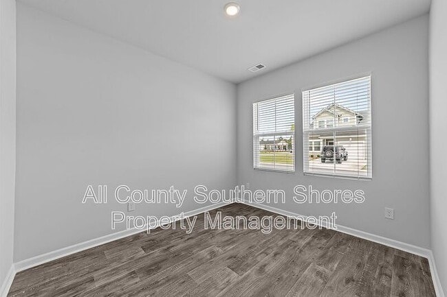 Building Photo - 136 Talladega Dr