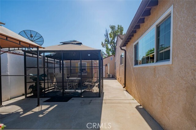 Building Photo - 8538 Remick Ave