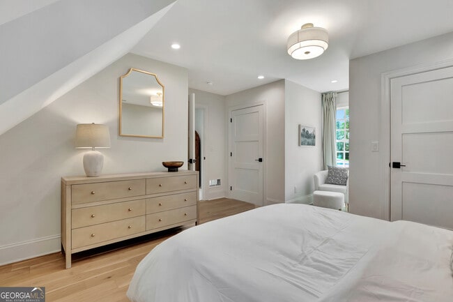 Building Photo - 11 Bourbon St