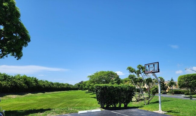 Building Photo - 176 Waterside Dr