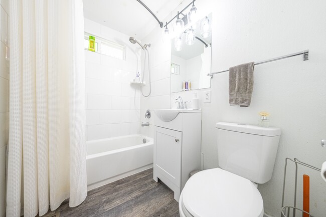 Building Photo - 750 Sharp Pl