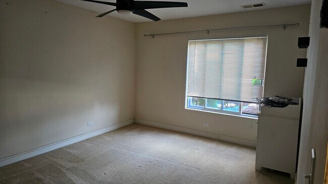 Building Photo - 729 Limerick Ln
