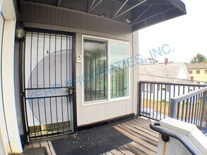 Building Photo - 919 SE 44th Ave