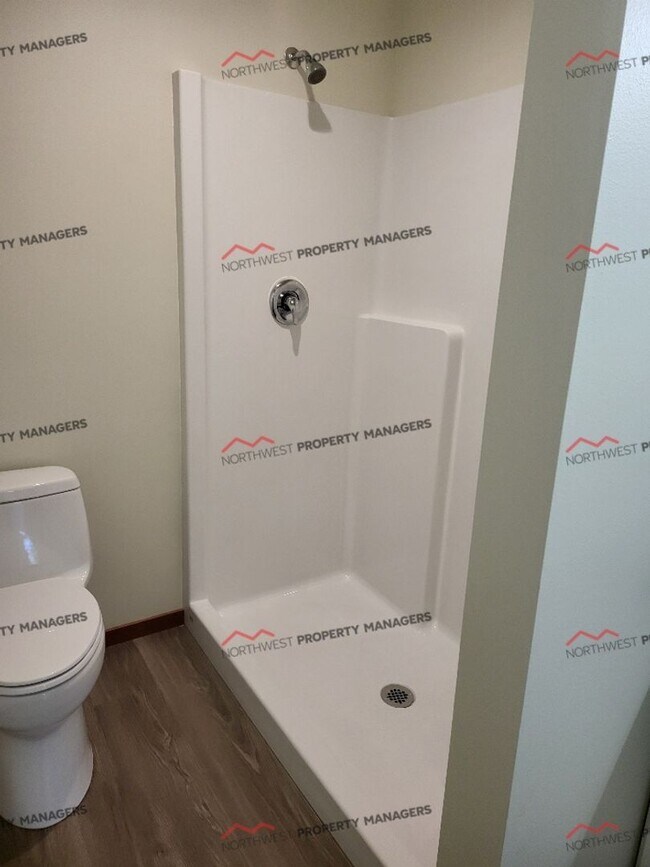 Building Photo - R289A