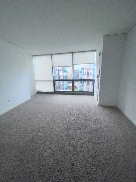 Building Photo - 420 E Waterside Dr