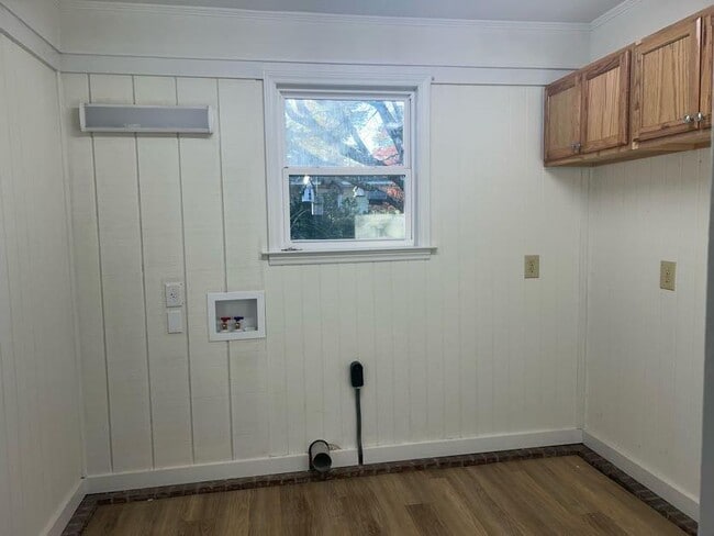 Building Photo - 1914 W Oakland Ave