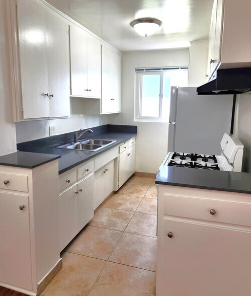 Building Photo - 1133 N Hacienda Pl
