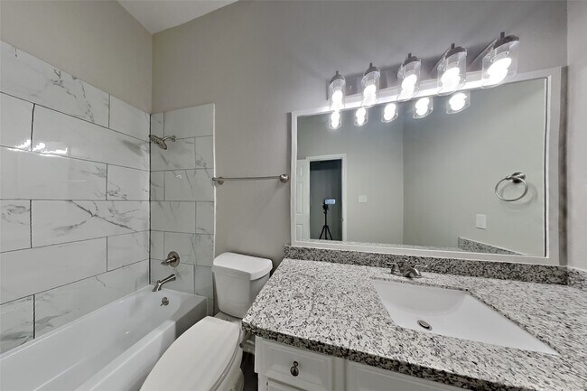 Building Photo - 25810 Palmdale Estate Dr