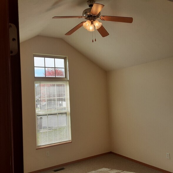 Building Photo - 4475 W Nicholas St