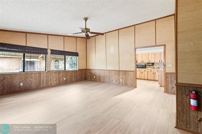 Building Photo - 939 Lytle St