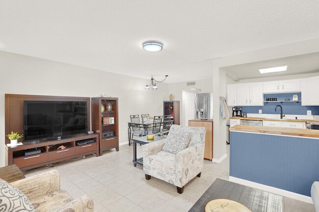 Building Photo - 1016 Cambridge A