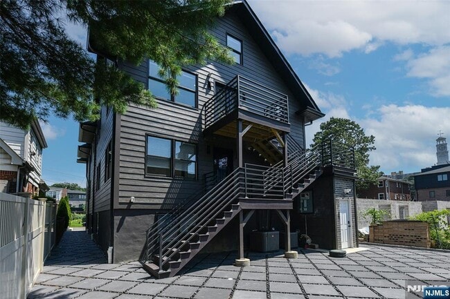 Building Photo - 332 Coolidge Ave