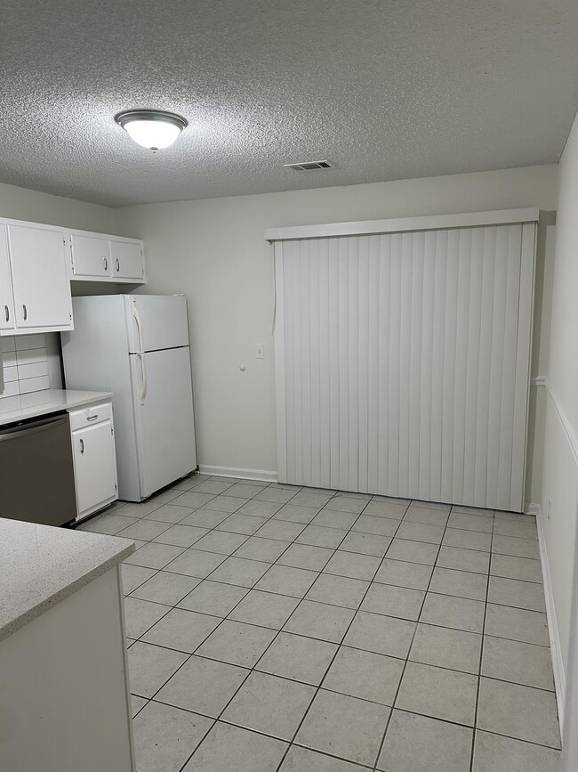 Building Photo - 4106 Hawthorne Cir