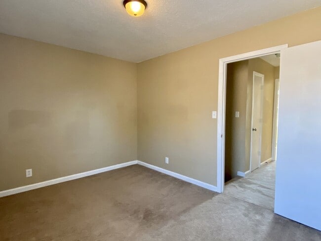 Building Photo - Walk to APSU!! 2 Bed/1.5 Bath! No carpet on main level!