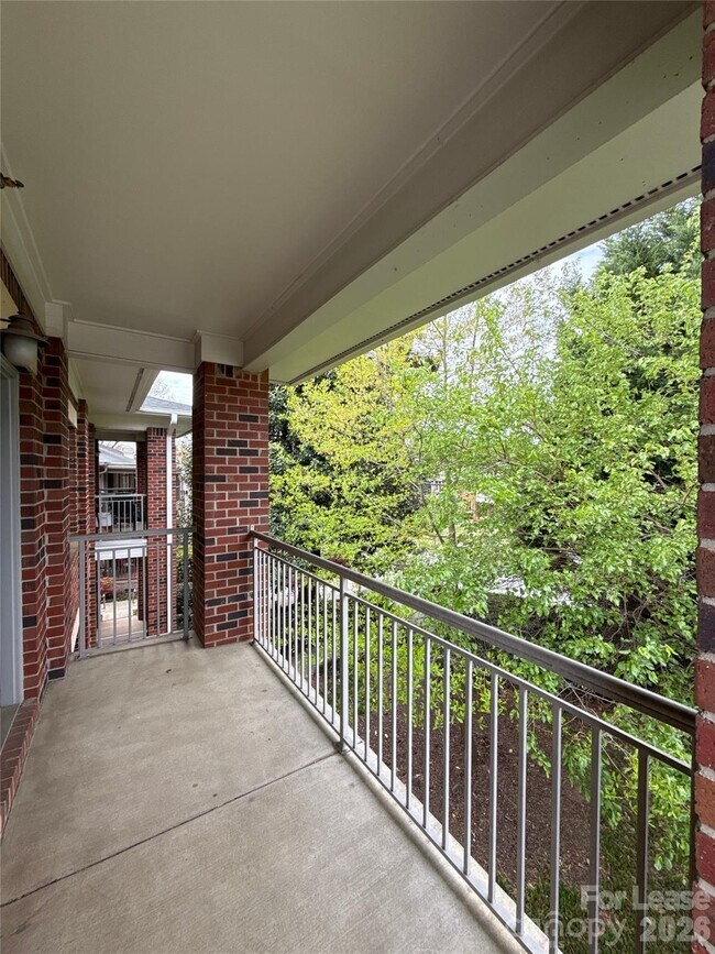 Building Photo - 534 Oakland Ave