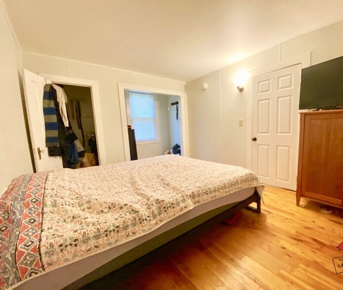 bedroom 1 - 47 Mansion St