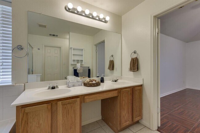 Building Photo - 6007 Lone Star Ct