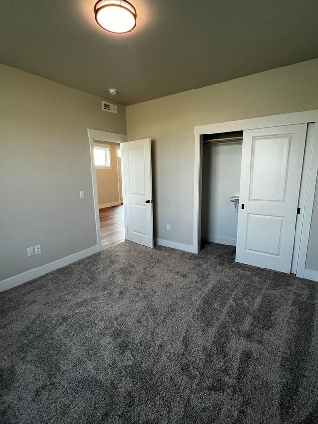Building Photo - 76 Dryfly Ln