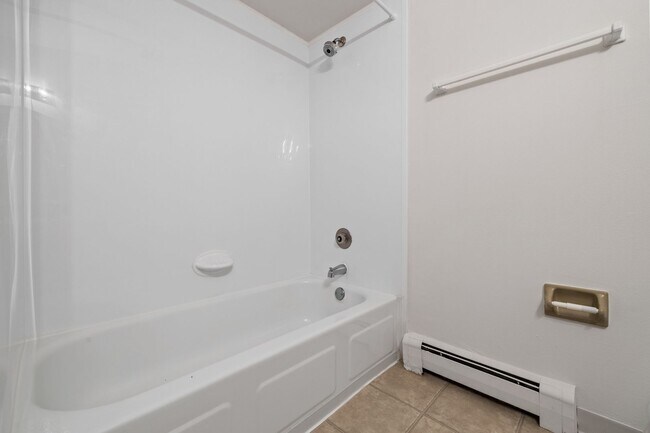 Building Photo - 2 Bedroom/1.5 Bathroom Upper available at our Cedar View Apartments