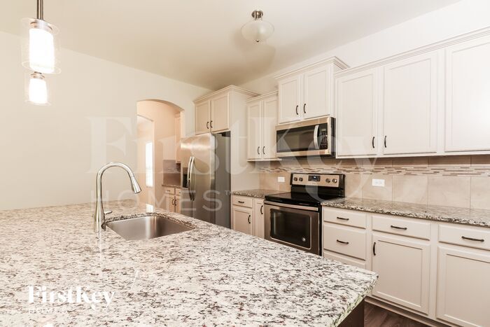 Building Photo - 8000 Camden Crossing