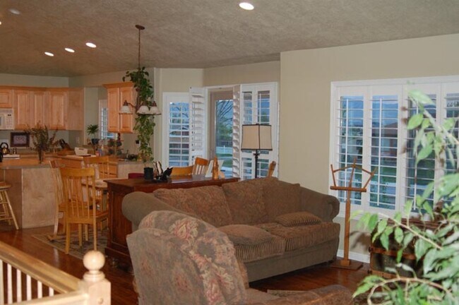 Building Photo - 13294 Cherry Crest Dr