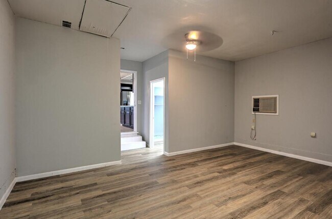 Building Photo - 2138 Lynbrook Ln