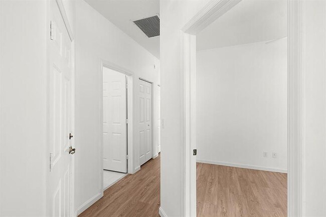 Building Photo - 6888 SE Warwick Ln
