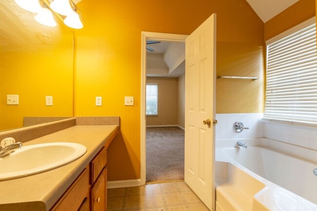 Building Photo - Move-In Ready 4 Bedroom Beauty in South Fulton!!