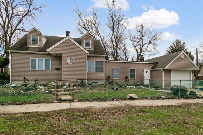 Building Photo - 14500 Sawyer Ave