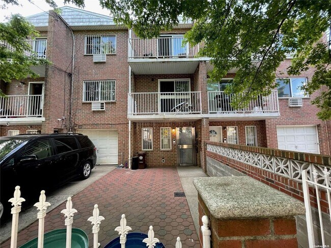 Building Photo - 91-15 97th Ave
