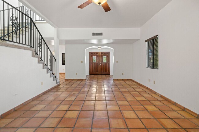 Building Photo - Beautiful Santa Fe Home on Large Corner Lot!