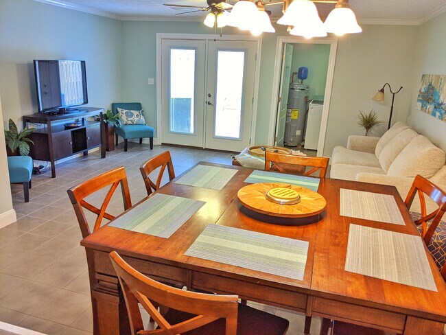 Building Photo - 2704 W 12th St