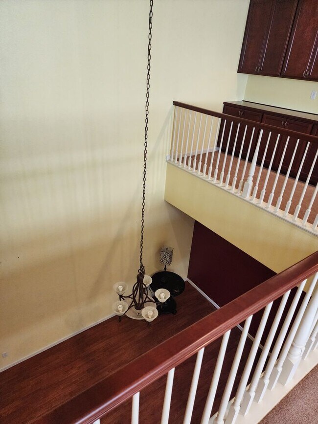 Building Photo - 5 Bedroom 3 Bathroom with 3 car Garage in the Sylvan School District