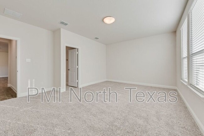 Building Photo - 805 Portina Dr