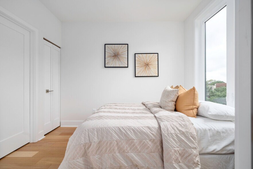 Building Photo - 771 18th St NE