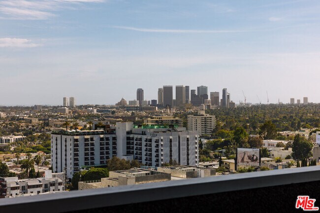 Building Photo - 8787 Shoreham Dr