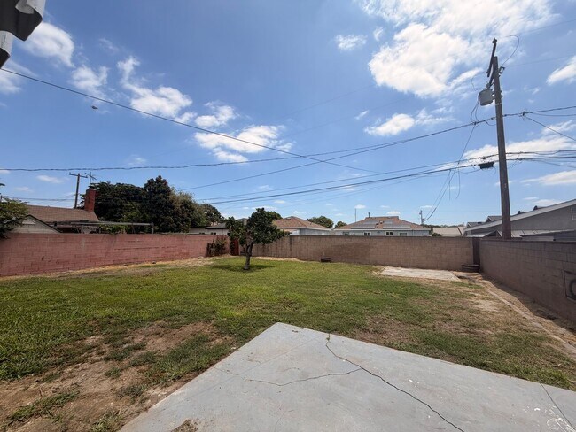 Building Photo - Remodeled 3 Bedroom Norwalk House For Rent!