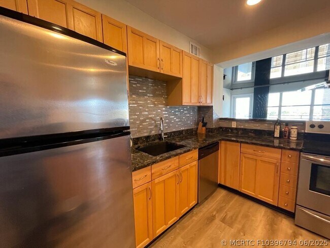 Building Photo - 401 Golden Isles Dr