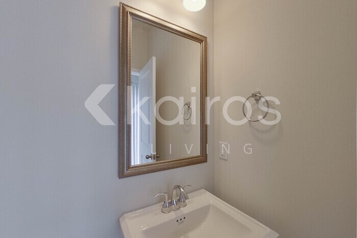Building Photo - 2553 Banyan Cir