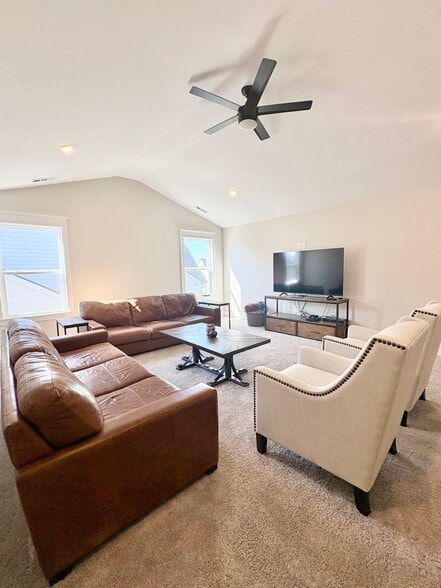 Building Photo - 5052 High Park Hill Dr