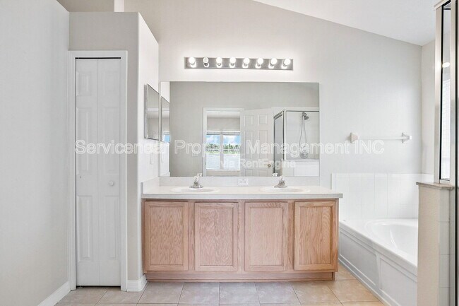 Building Photo - 31022 Bridgegate Dr