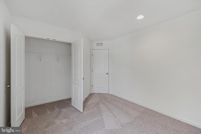 Building Photo - 162 Ludgate Mnr